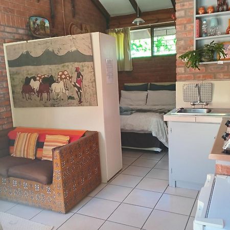 Amani Guest House คลาเรนส์ ภายนอก รูปภาพ